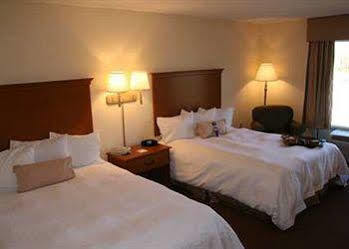 Hotel Hampton - East Regency Square 3*