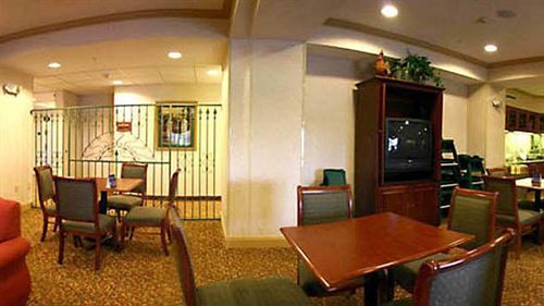 Hampton - East Regency Square 3*